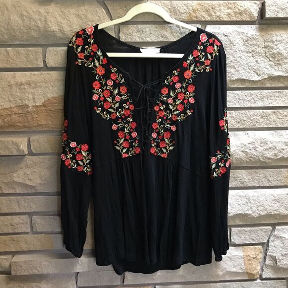 Solitaire Floral Rose Embroidered Lace up Neckline Top Black Red Large feminine - Picture 1 of 8